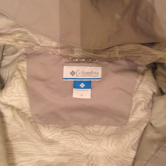 Columbia women’s rain jacket. - Picture 4 of 4